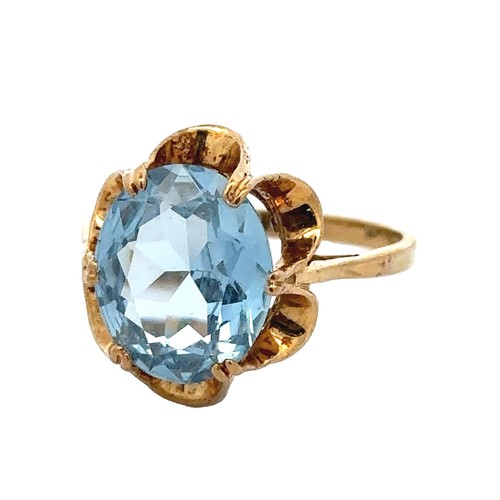 65 - An oval blue synthetic spinel 9ct gold ring, size P. Weight 3.16g. Spinel approx 12mm x 10mm.

Pleas... 