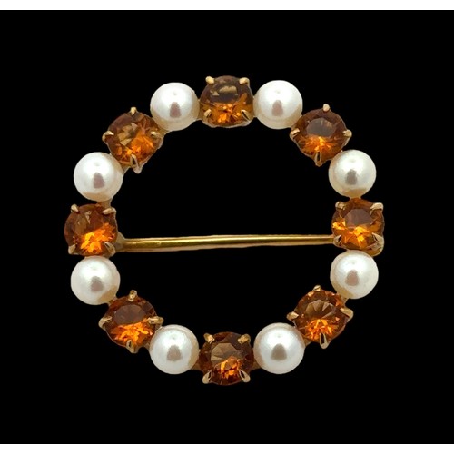 13 - A citrine and cultured pearl 9ct gold circlet brooch. 27mm in diameter. Weight 4.8g.

Please see the... 