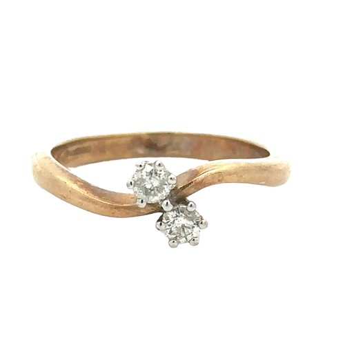 81 - A two stone diamond ring of approx 0.2ct diamond set in 9ct yellow gold, size P. Weight 2.84g.

Plea... 