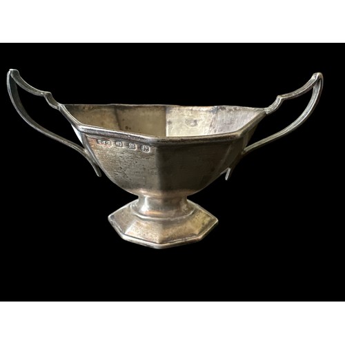 128 - A small silver octagonal twin-handled bowl, marked E.S. Barnsley & Co, Birmingham 1911. Weight 43g.