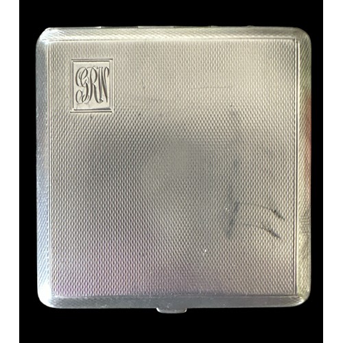 129 - A silver mirror compact with engine turned pattern by John Henry Wynn. Hallmarks for Birmingham 1946... 