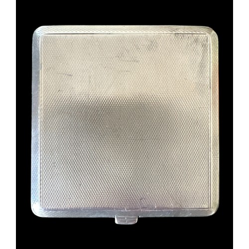 129 - A silver mirror compact with engine turned pattern by John Henry Wynn. Hallmarks for Birmingham 1946... 