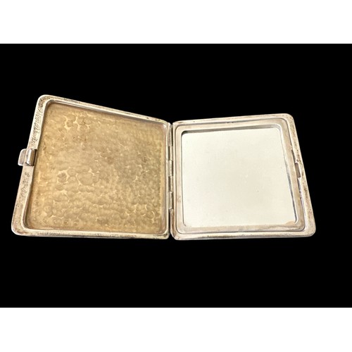 129 - A silver mirror compact with engine turned pattern by John Henry Wynn. Hallmarks for Birmingham 1946... 