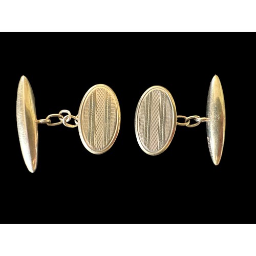 20 - A pair of 9ct gold cufflinks with engine turned pattern. Chester hallmarks.

Please see the buyer's ... 