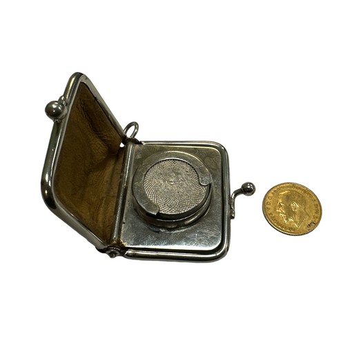 158 - 1913 half sovereign fine with small coin purse