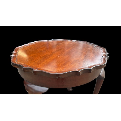 337 - Walnut Pie Crust Occasional table, stood on four legs with claw & ball feet. Height 72cm, diameter a... 