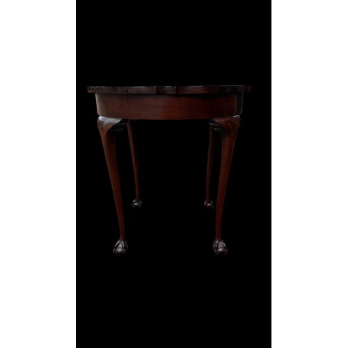 337 - Walnut Pie Crust Occasional table, stood on four legs with claw & ball feet. Height 72cm, diameter a... 