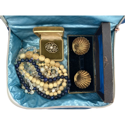 4 - A small collection of items including a lapis bead necklace, silver and paste earrings, boxed twin s... 