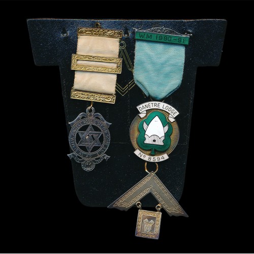 185 - Masonic Jewel pair for Danetre Lodge, Daventry. With Green & White enamel Danetre Lodge No. 8594 Han... 