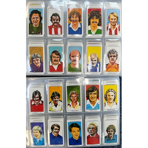 384 - Sun Soccer cards 1-1000, sleeved in 2albums, (138 short of set) with many duplicates, in excellent t... 