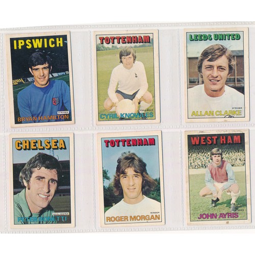 376 - A. & B.C. 1972 Footballers orange/red (52), generally in very good condition.