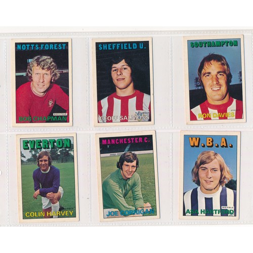 376 - A. & B.C. 1972 Footballers orange/red (52), generally in very good condition.