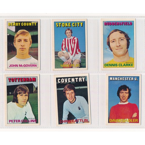 376 - A. & B.C. 1972 Footballers orange/red (52), generally in very good condition.