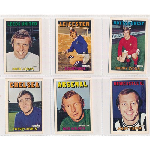 376 - A. & B.C. 1972 Footballers orange/red (52), generally in very good condition.