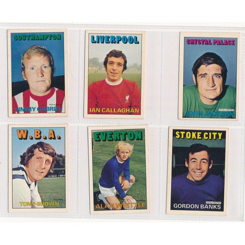 376 - A. & B.C. 1972 Footballers orange/red (52), generally in very good condition.