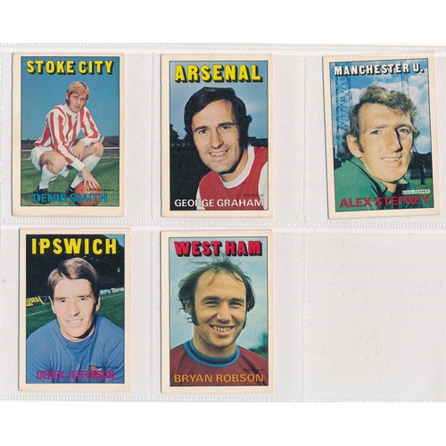 376 - A. & B.C. 1972 Footballers orange/red (52), generally in very good condition.