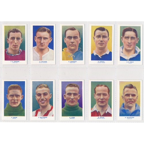 315 - Hill 1939 Famous Footballers (Proprietors of HY. Archer) set of 50, sleeved in excellent condition. ... 