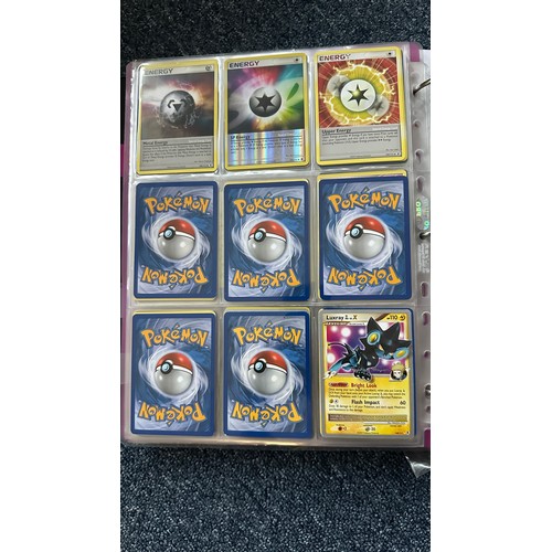 398 - Folder containing Pokemon card sets from Heart Gold & Soul Silver, Platinum Series. 1x complete set ... 