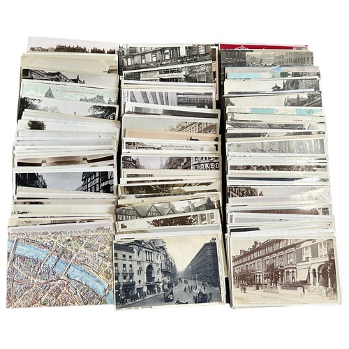 253 - Postcards of London depicting mainly Street Scenes and Famous Buildings 510 cards in all, over 200 p... 