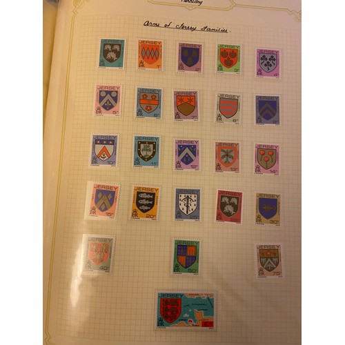 91 - Thematics M and U collection in two SG albums, with many complete sets incl Heraldry, Flora and Faun... 