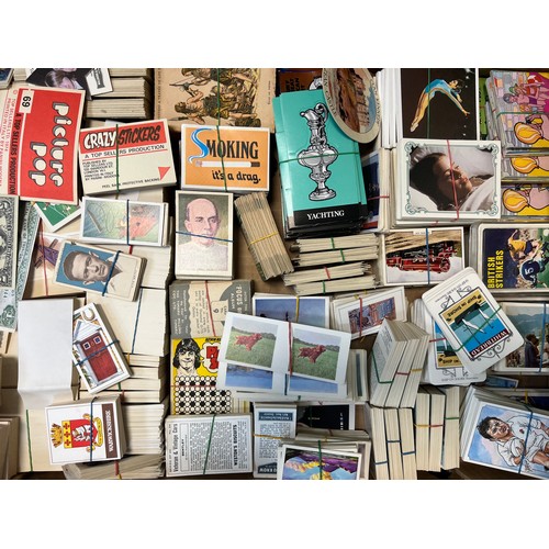 370 - Large accumulation of trade cards, mainly modern with some older, in two fruit trays, significant du... 