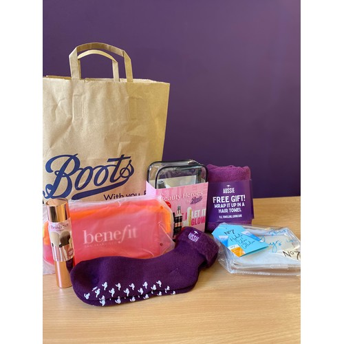 16 - Boots bag of self-care goodies - a great gift for Christmas! Includes cosmetic products for the skin... 