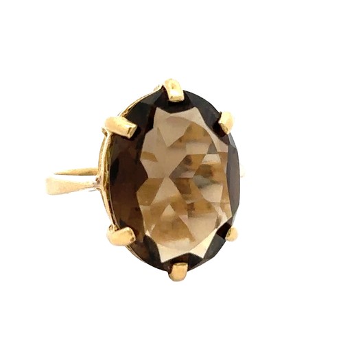 43 - A smoky quartz  set in 18ct gold, size L. Smoky quartz 16mm x 12mm. Weight 5.02g.
Please see the buy... 