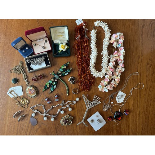 64 - Some silver and costume jewellery pieces, including a large vintage Butler and Wilson dragonfly broo... 