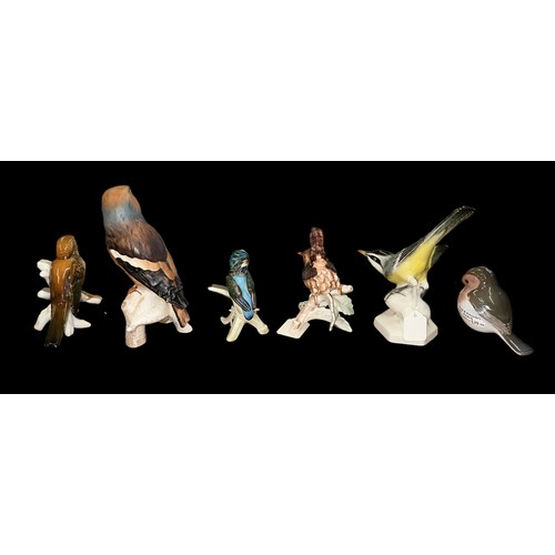 228 - German porcelain bird group including; Volkstedt early 20th Century porcelain Wagtail, Volkstedt Blu... 