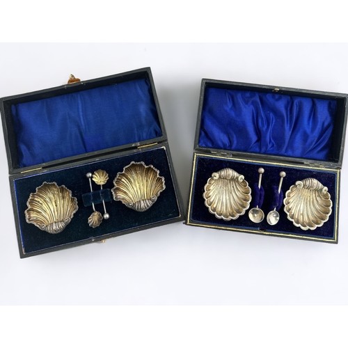 181 - Two sets of cased scallop shell salts. A sterling silver set with scallop shell shaped spoons, by J ... 