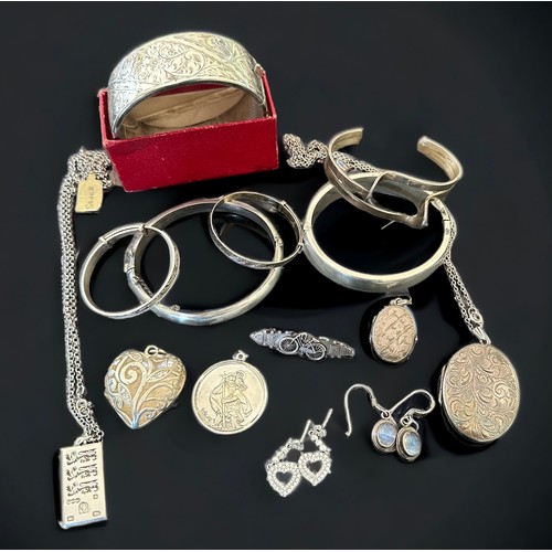 80 - A number of jewellery items all either hallmarked silver, stamped sterling/ 925. Includes several ba... 