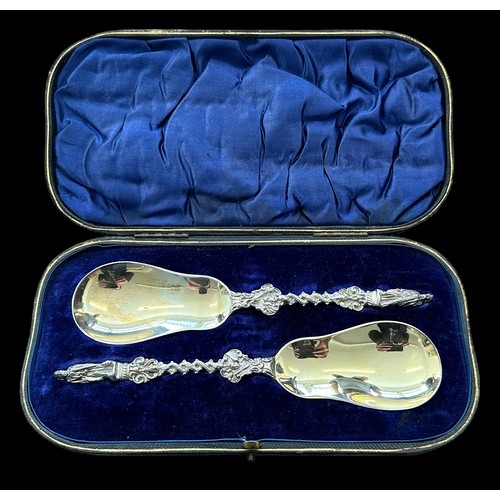 197 - William Hutton & Sons Ltd, boxed pair of Apostle spoons, decorated handles with figural ends. Makers... 