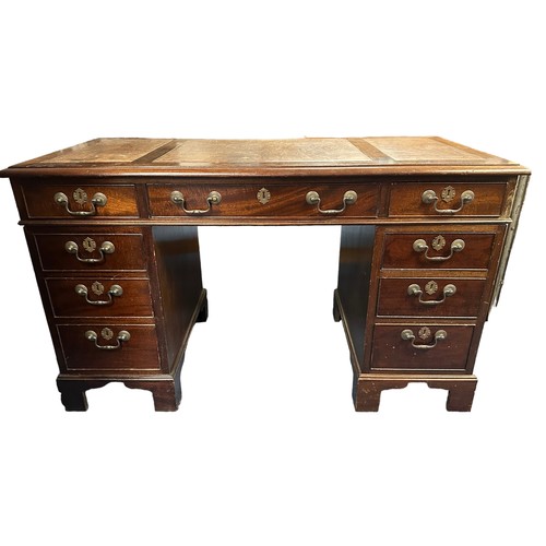 414 - Early 20th Century Georgian style pedestal desk. H73cm, W123cm, D60cm.