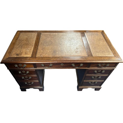 414 - Early 20th Century Georgian style pedestal desk. H73cm, W123cm, D60cm.