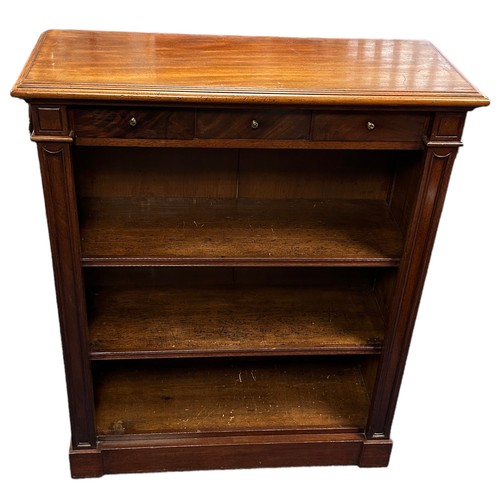 428 - Mahogany bookcase with two adjustable shelves and 3 small drawers to the top. H111cm, W91cm, D36cm.