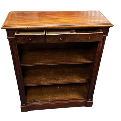 428 - Mahogany bookcase with two adjustable shelves and 3 small drawers to the top. H111cm, W91cm, D36cm.