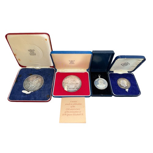 175 - Collection of silver medallions (5) with boxed 1969 Prince of Wales Investiture 56mm medal, Queen El... 