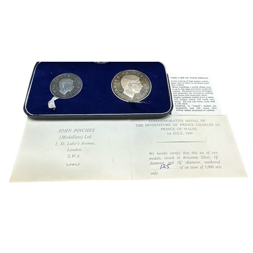 183 - 1969 Prince Charles Investiture cased silver medals twin set (46mm and 36mm), with certificate numbe... 