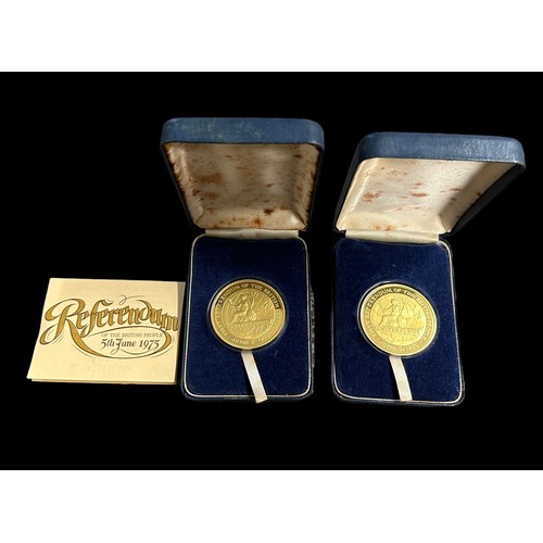 186 - Collection of commemorative medals with cased Cunard Queen Elizabeth final voyage silver and bronze ... 