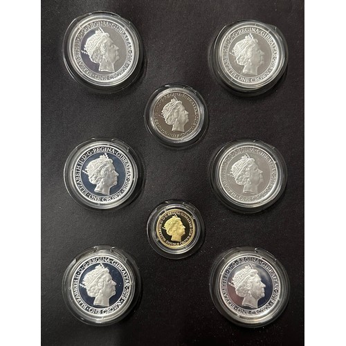 267 - In Flanders Fields Museum Official medal set of 8 in presentation folder, including 9ct gold medal, ... 