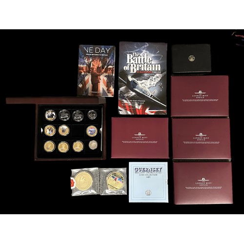 261 - Collection of commemorative coins and medals with GB uncirculated coin packs £5 Tower of London (4),... 