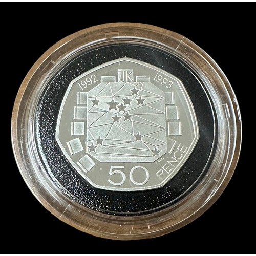 250 - 1992-1993 Dual Date EEC 50p piedfort silver proof FDC, issued by the Royal Mint, in box of issue wit... 