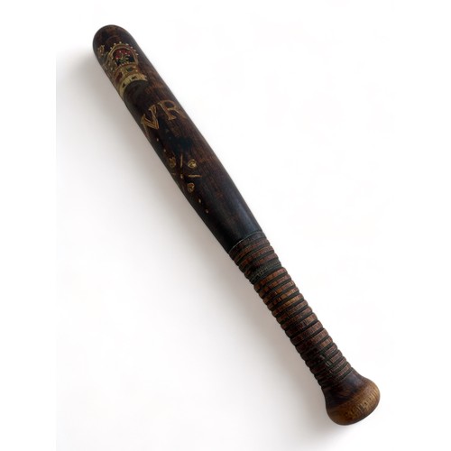 110 - Great Western Railway wooden truncheon, hand painted in gilt with  G. W. R. below a crown. Tightly r... 