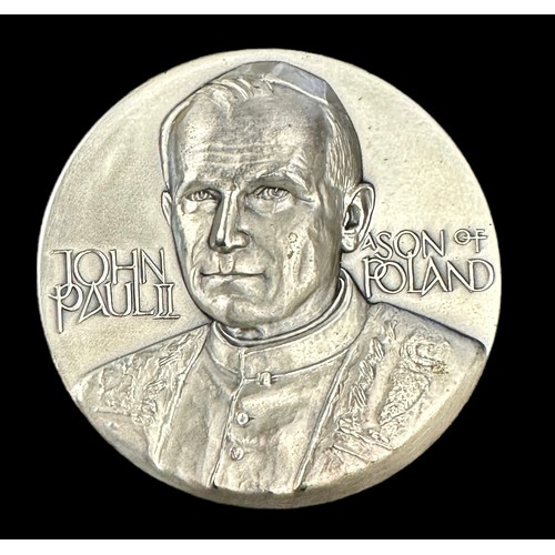 166 - Pope John Paul II .999 silver medal, with 1980 Medallic Art Co. to edge, weighs 151g, in fitted case... 