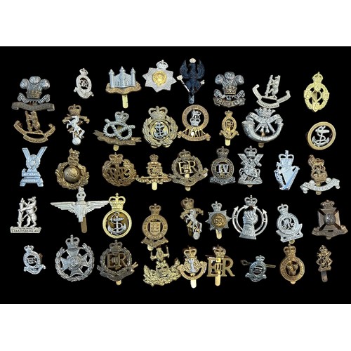 95 - Mixed lot of military cap badges etc (43), with examples of Lowland Regiment, Royal Military Police,... 