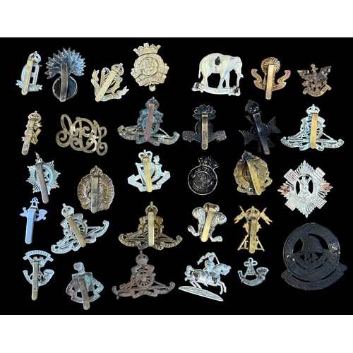 98 - Mixed lot of military cap badges etc (30), with examples of The Royal Sussex Regiment, Royal Horse A... 