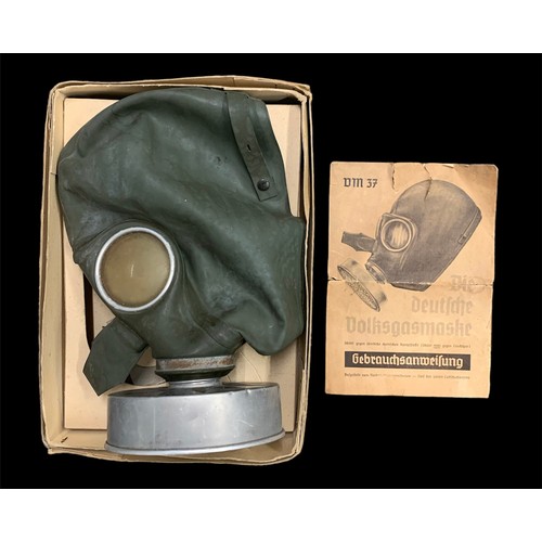 59 - Germany, boxed Second World War German Civilian Gas Mask,  ' Die Deutsche Volksgasmaske ',  within i... 