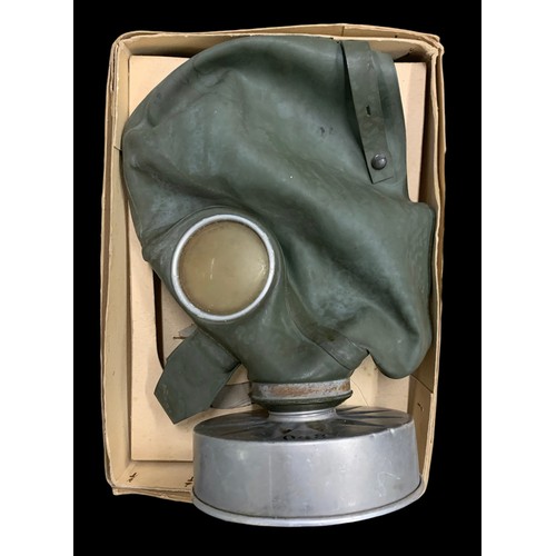 59 - Germany, boxed Second World War German Civilian Gas Mask,  ' Die Deutsche Volksgasmaske ',  within i... 