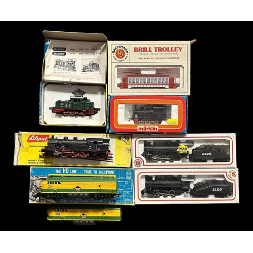 296 - HO gauge collection, generally excellent in excellent to good boxes, with locomotives (6) including ... 