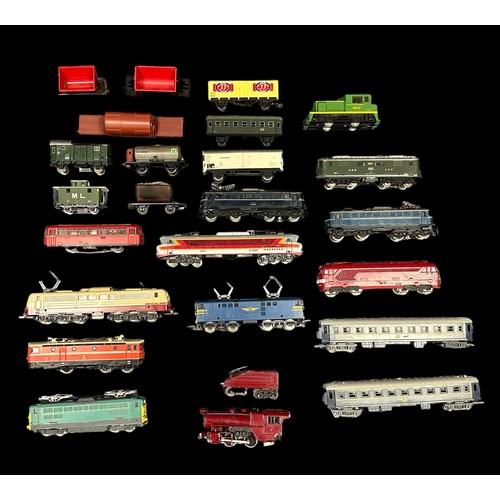 292 - HO gauge unboxed locomotives (13), generally excellent to good, with Fleischmann OBB Austrian 1043.0... 